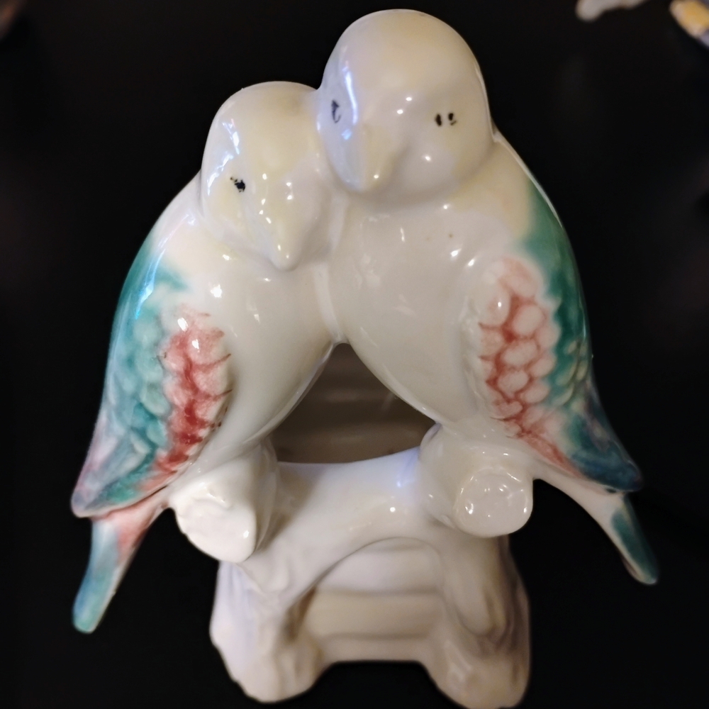 Elegant Ceramic Lovebird Vase - Multicolor